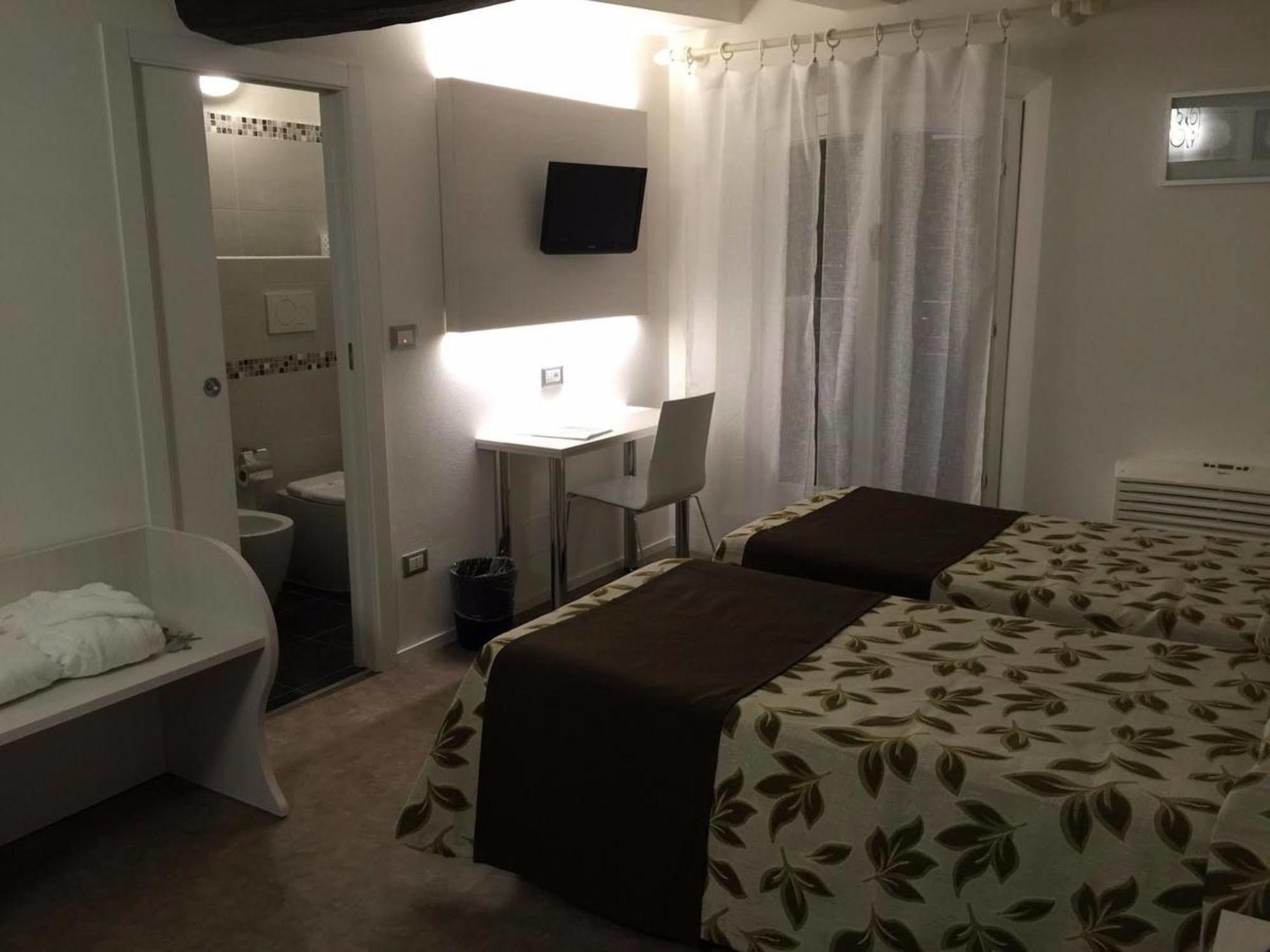 假日-Alla Finestrella Hotel 3*