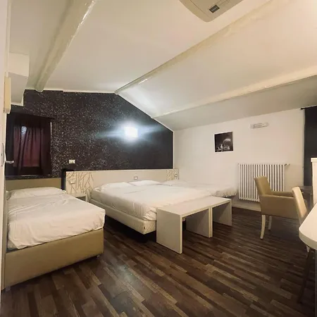 Hotel Holiday- Alla Finestrella Bologne Extérieur photo