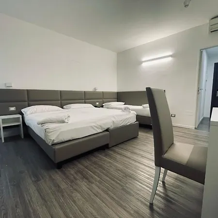 Hotel Holiday- Alla Finestrella Bologne Extérieur photo