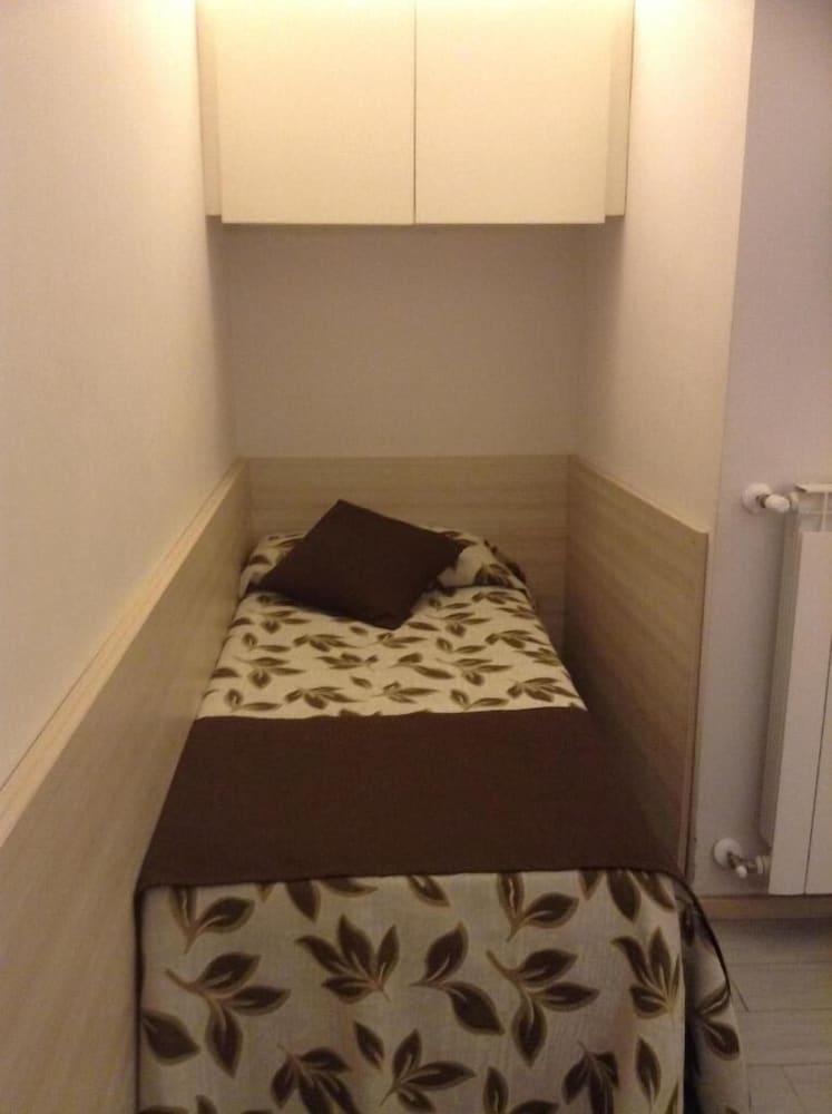 Hotel Holiday- Finestrella Bolonia