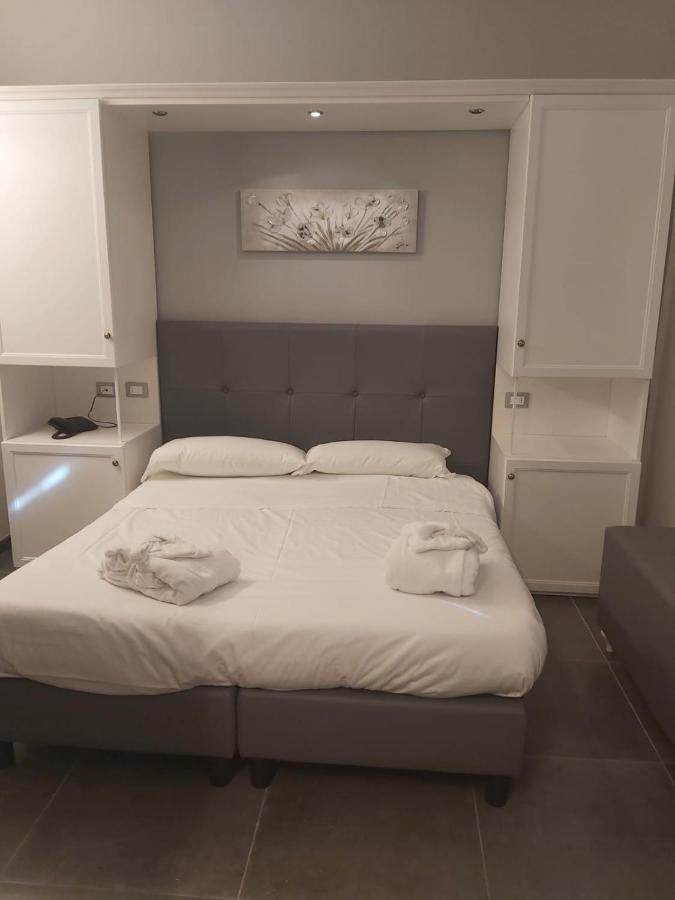 Holiday- Finestrella Hotel Bolonia