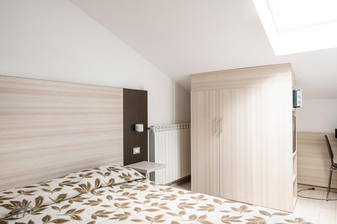Hotel Holiday- Finestrella Bolonia