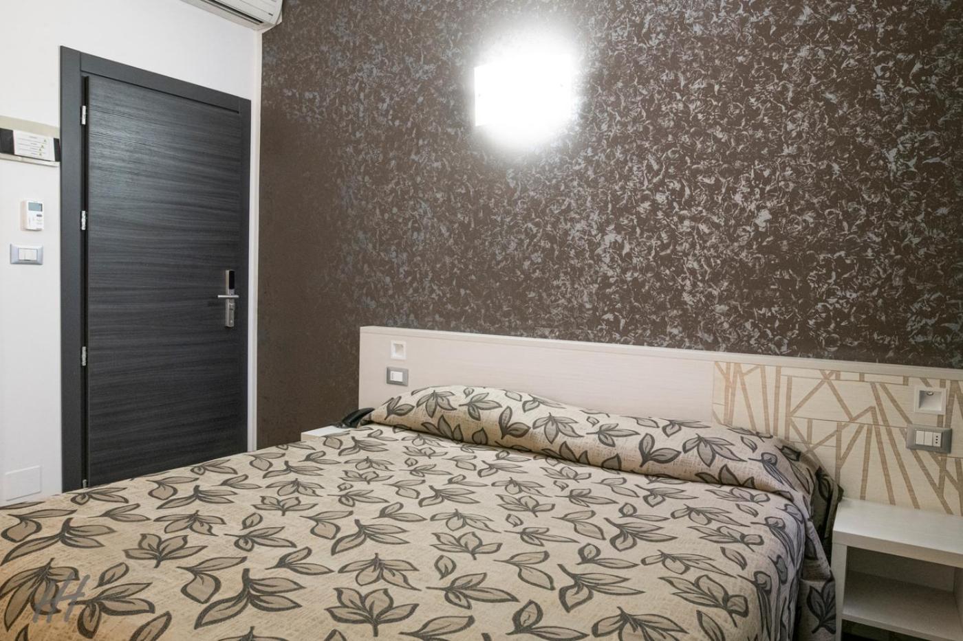 Holiday- Finestrella 3* Bolonha