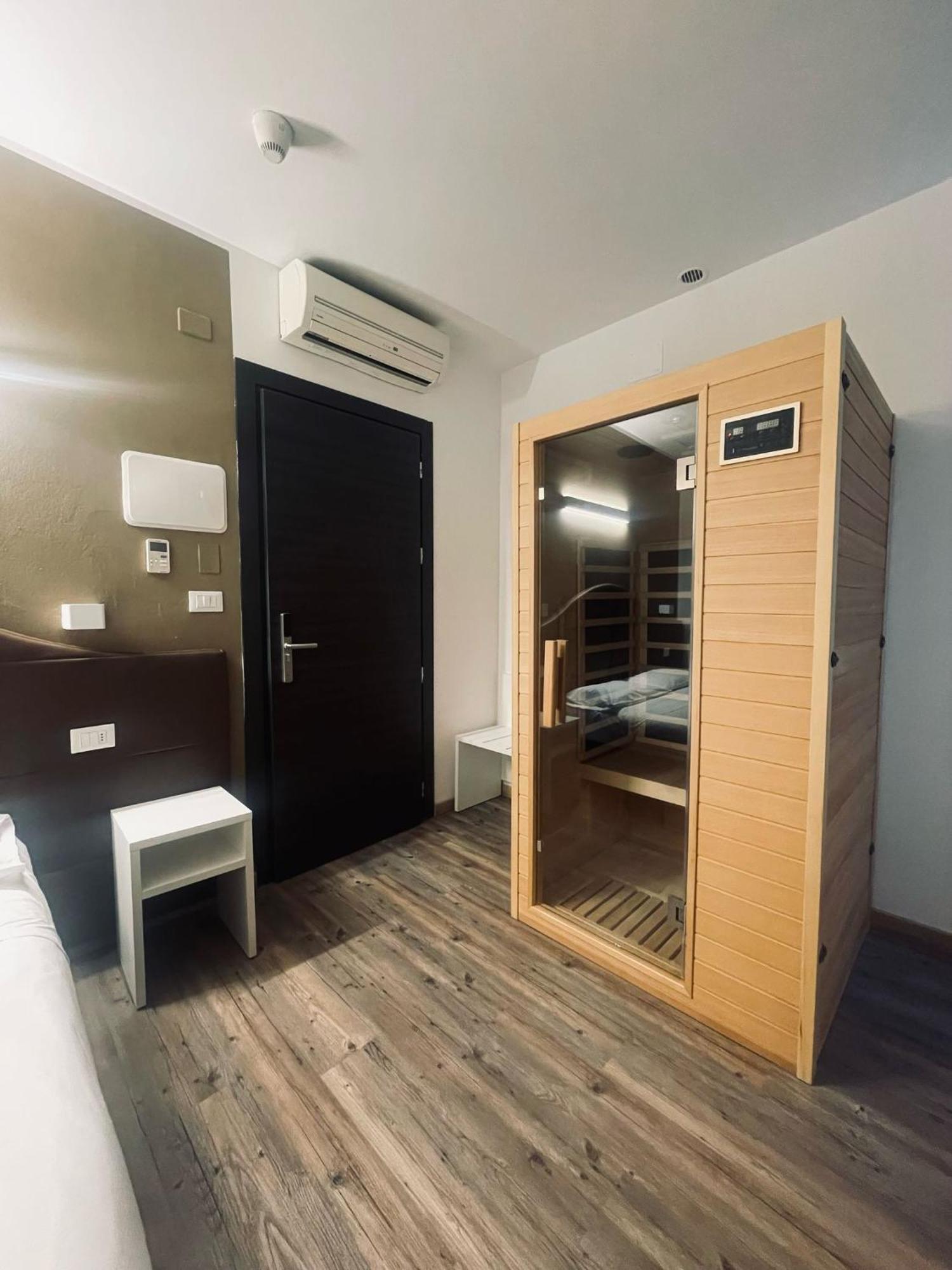 Holiday- Finestrella 3* Bolonha