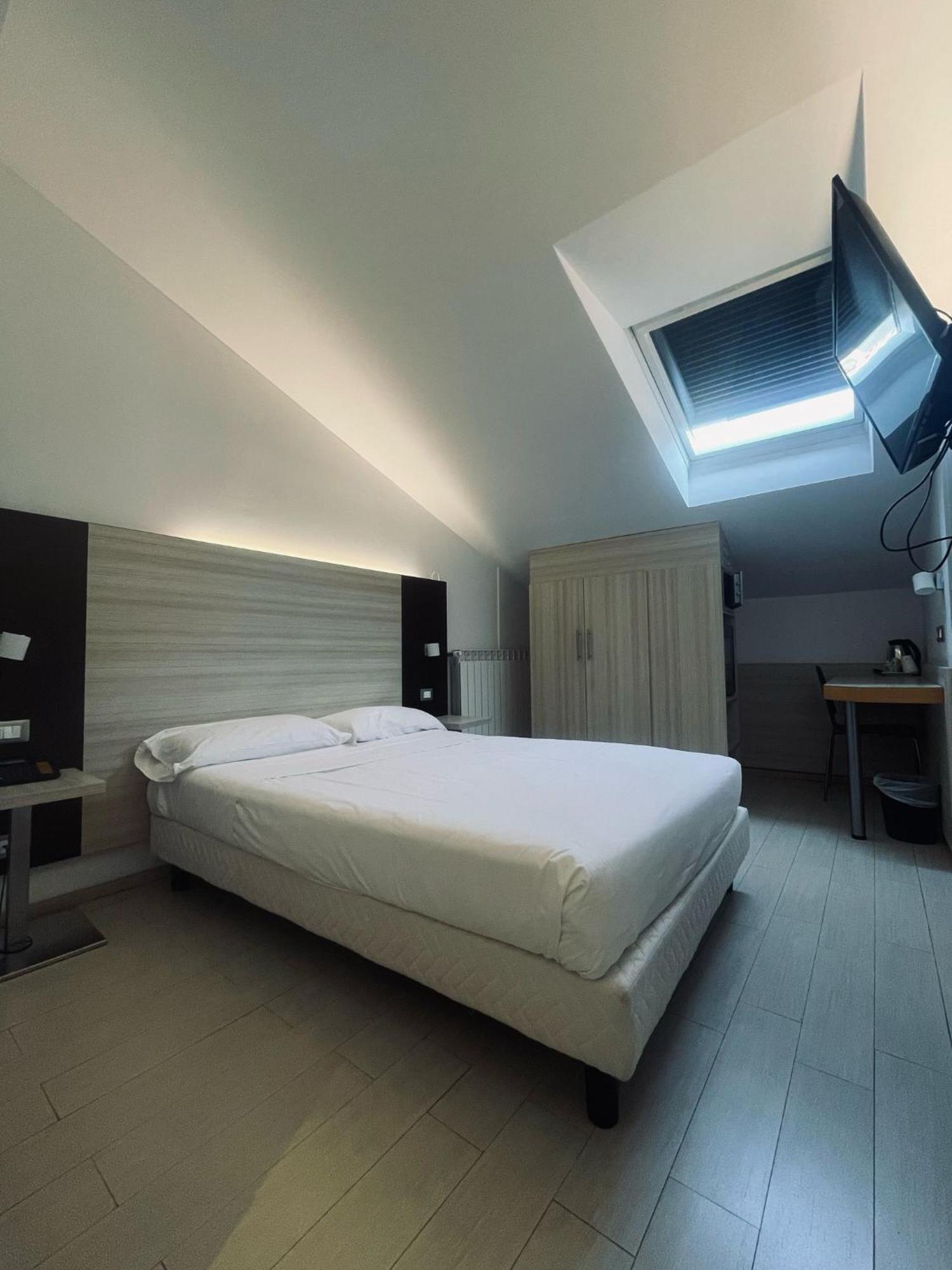 Hotel Holiday- Finestrella Bolonha