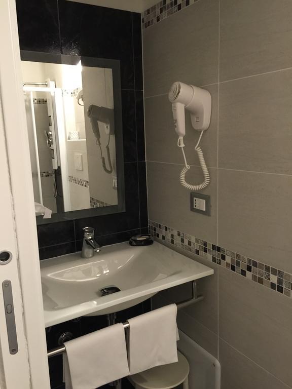 Holiday- Finestrella Hotel Bologne