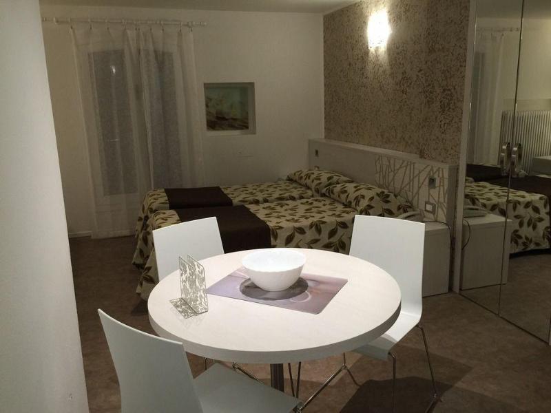 Holiday- Finestrella 3* Bologne