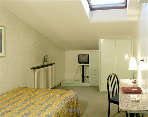 Hotel Holiday- Finestrella Bologne