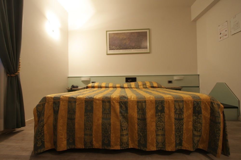 Holiday- Finestrella 3* Bolonha
