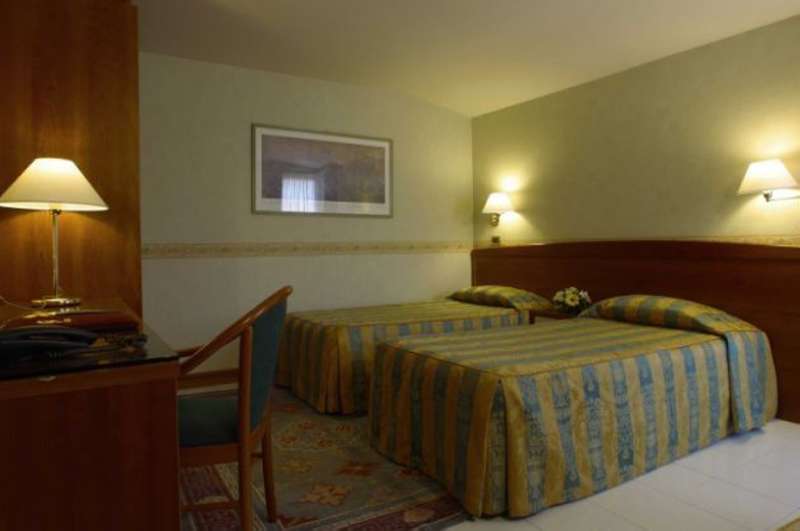 Holiday- Finestrella Hotel Bolonia